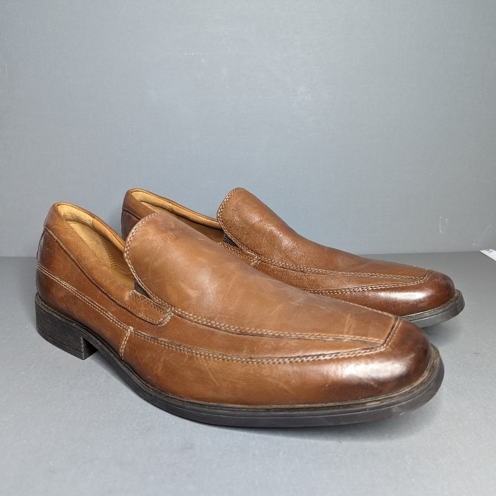CLARK'S Tilden Free Brown Dress Slip-On Shoe